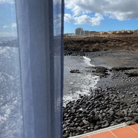 Junto Al Mar Los Abrigos